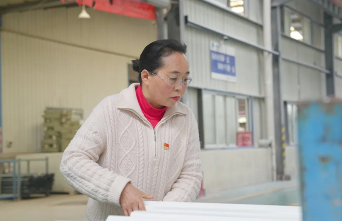 喜报！热烈祝贺2816万彩网董事长郭宗智荣获“全国三八红旗手”称号！——柔肩担重任，匠心铸辉煌
